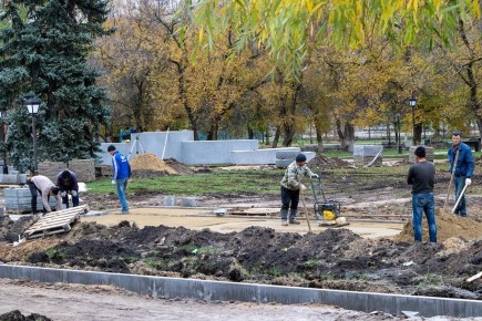 В Кабардино-Балкарии завершают реализацию проекта «Река обнимает» по созданию общественного пространства перед стадионом и вдоль набережной реки Чегем