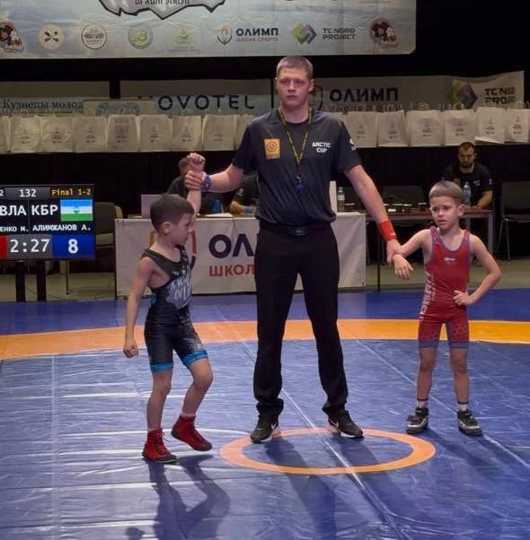 Спортсмены из КБР завоевали три медали на XII Международном юношеском турнире по греко-римской борьбе «Кубок Арктики» Спортсмены из КБР завоевали три медали на XII Международном юношеском турнире по греко-римской борьбе «Кубок Арктики»