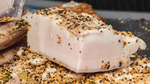 Нежнейшее пряное сало муж будет просить каждый день: возьмите трехлитровую банку