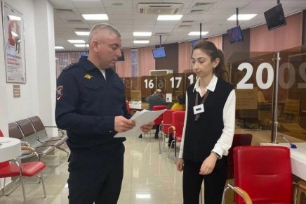 Полицейские г.Нальчика провели рабочую встречу с представителями Многофункционального центра