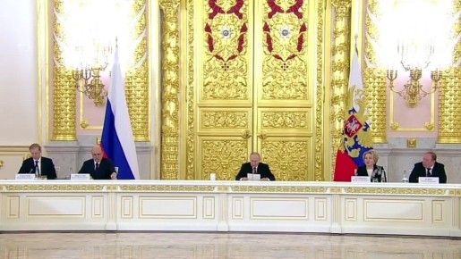 Путин заявил о необходимости приступить к структурной перестройке экономики в России