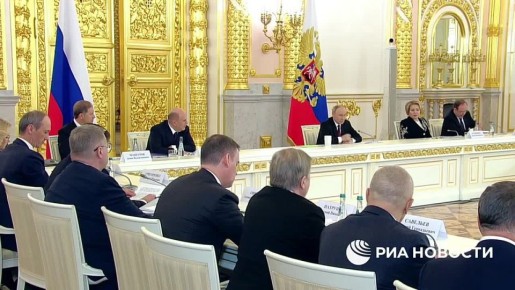 Новости к этому часу:. Путин заявил, что в России «рождаемость продолжает снижаться», и добавил, что есть «объективные причины, почему ситуация развивается именно так»