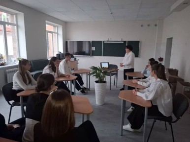 В МКОУ «СОШ с. Прималкинское»Прохладненского района состоялось очередное заседание Клуба молодого избирателя