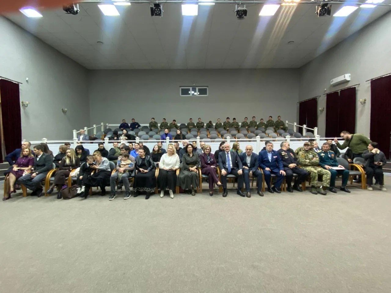 В Кабардино-Балкарском государственном университете им. Х.М. Бербекова состоялся закрытый показ патриотического клипа "Борись", посвященного участникам специальной военной операции В Кабардино-Балкарском государственном университете им. Х.М. Бербекова состоялся закрытый показ патриотического клипа "Борись", посвященного участникам специальной военной операции