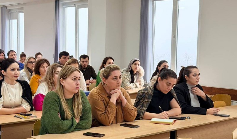 В Нальчике полицейские провели встречу по профилактике экстремизма с преподавателями колледжа В Нальчике полицейские провели встречу по профилактике экстремизма с преподавателями колледжа