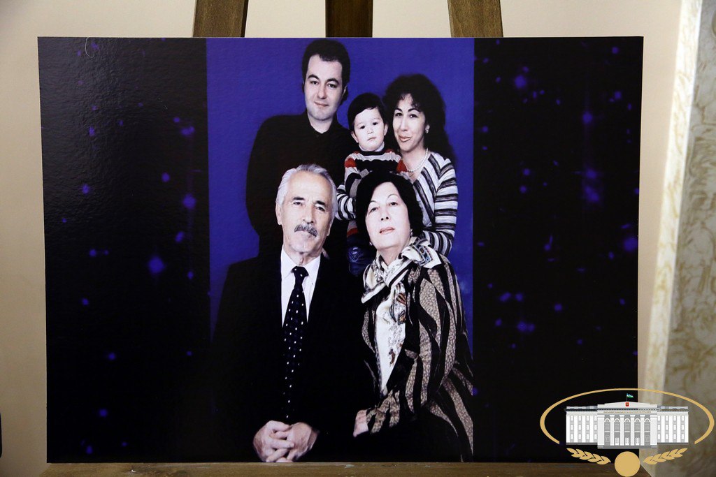 На сцене Кабардинского государственного драматического театра им. А. Шогенцукова состоялся бенефис заслуженной артистки РСФСР, народной артистки КБР Куны Хажбаровны Жакамуховой На сцене Кабардинского государственного драматического театра им. А. Шогенцукова состоялся бенефис заслуженной артистки РСФСР, народной артистки КБР Куны Хажбаровны Жакамуховой