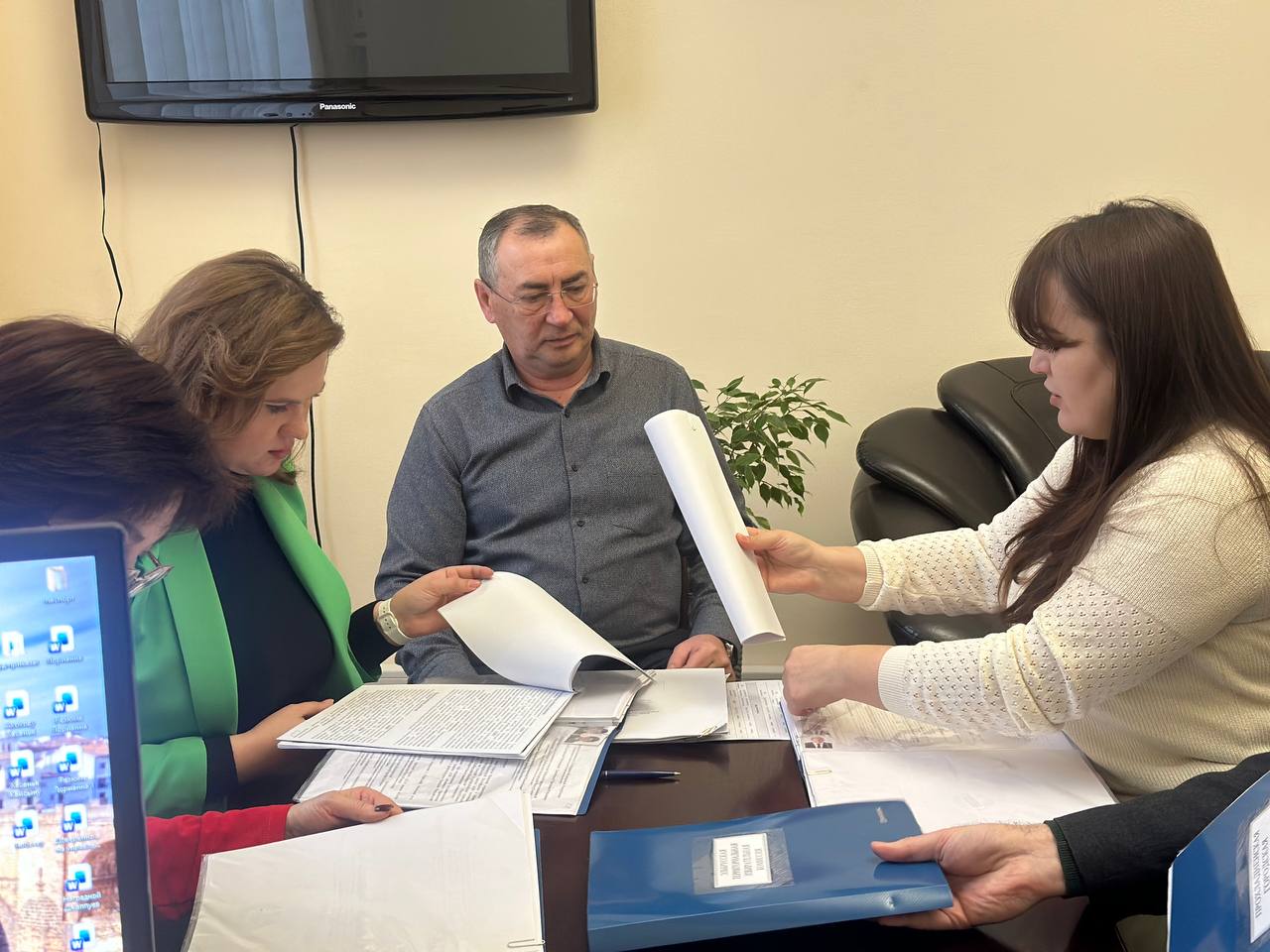 Сегодня состоялось заседание Рабочей группы по приему документов и предварительному рассмотрению предложений по кандидатурам для назначения в составы территориальных избирательных комиссий республики Сегодня состоялось заседание Рабочей группы по приему документов и предварительному рассмотрению предложений по кандидатурам для назначения в составы территориальных избирательных комиссий республики