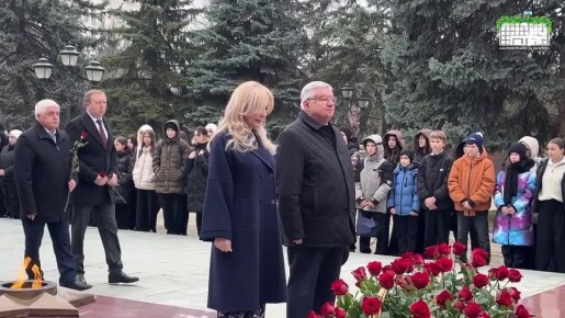 В Нальчике у мемориала «Вечный огонь славы» состоялось возложение, посвященное Дню Героев Отечества