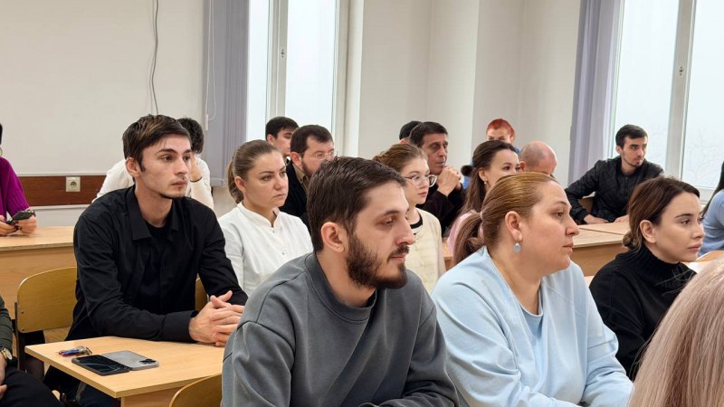 В Нальчике полицейские провели встречу по профилактике экстремизма с преподавателями колледжа