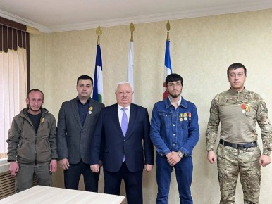 В Зольском районе вручили награды бойцам СВО