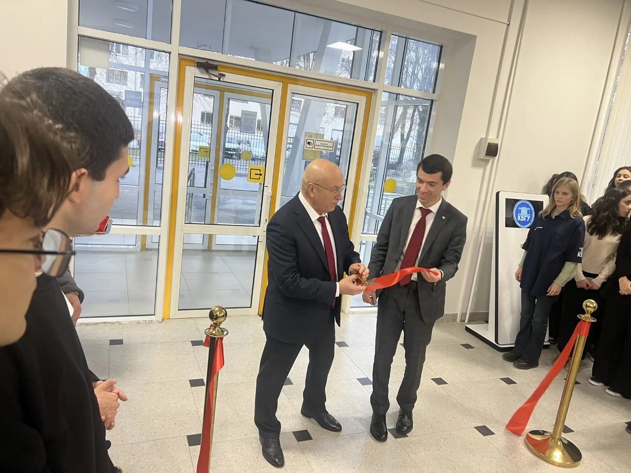 В Кабардино-Балкарском государственном университете открылся единый сервисный центр В Кабардино-Балкарском государственном университете открылся единый сервисный центр