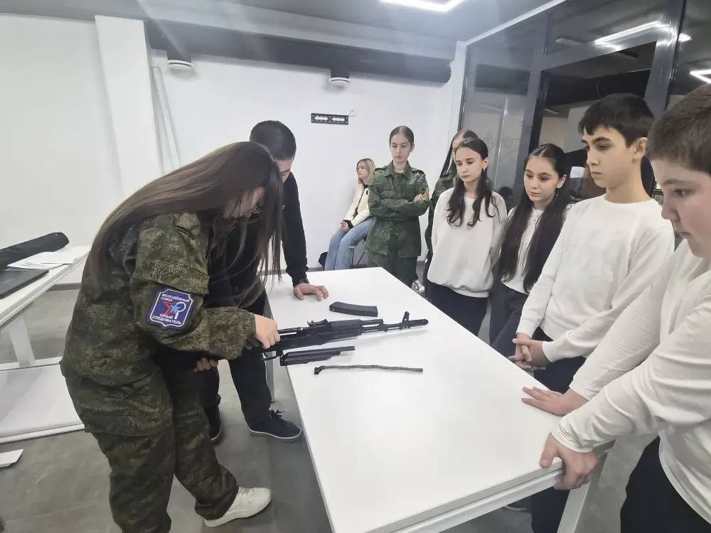 В Кабардино-Балкарии прошел патриотический форум «Помним! Гордимся! Наследуем!» с участием кадетов СК России и юных следователей В Кабардино-Балкарии прошел патриотический форум «Помним! Гордимся! Наследуем!» с участием кадетов СК России и юных следователей