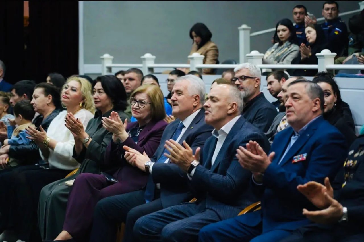 В Кабардино-Балкарском государственном университете им. Х.М. Бербекова состоялся закрытый показ патриотического клипа "Борись", посвященного участникам специальной военной операции