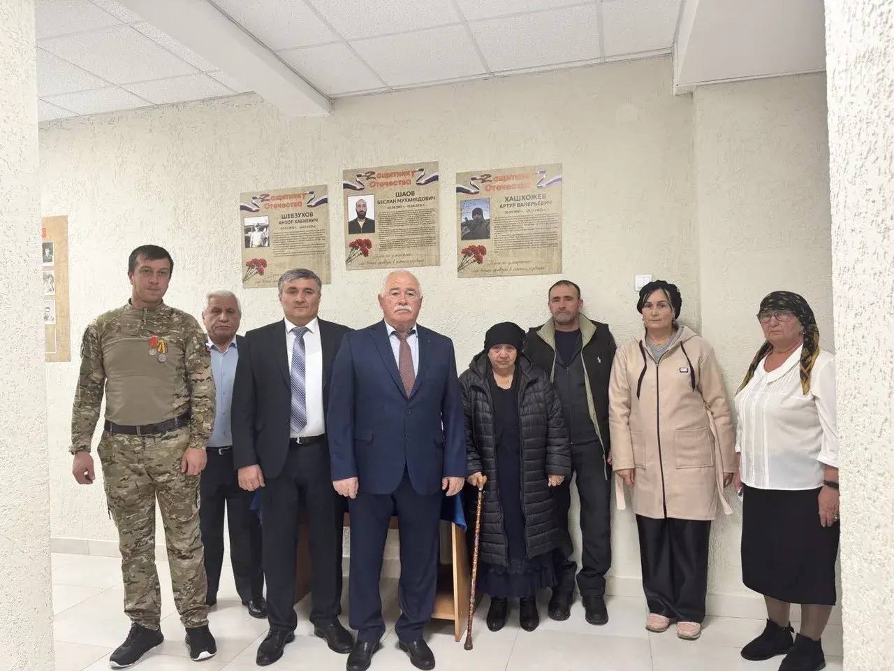 В День Героев Отечества в школах Зольского района состоялись торжественные церемонии открытия памятных стендов В День Героев Отечества в школах Зольского района состоялись торжественные церемонии открытия памятных стендов