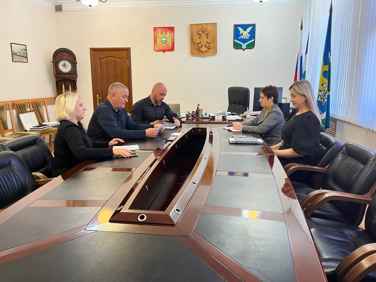 В местной администрации г.о.Прохладный КБР состоялось совещание о готовности избирательных участков (мест для голосования) для проведения выборов депутатов ГД ФС Российской Федерации и депутатов Совета МСУ г.о.Прохладный КБР... В местной администрации г.о.Прохладный КБР состоялось совещание о готовности избирательных участков (мест для голосования) для проведения выборов депутатов ГД ФС Российской Федерации и депутатов Совета МСУ г.о.Прохладный КБР...