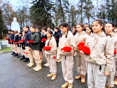 «Чтобы помнить». . Акция с таким названием состоялась в городском парке Майского у Монумента Славы