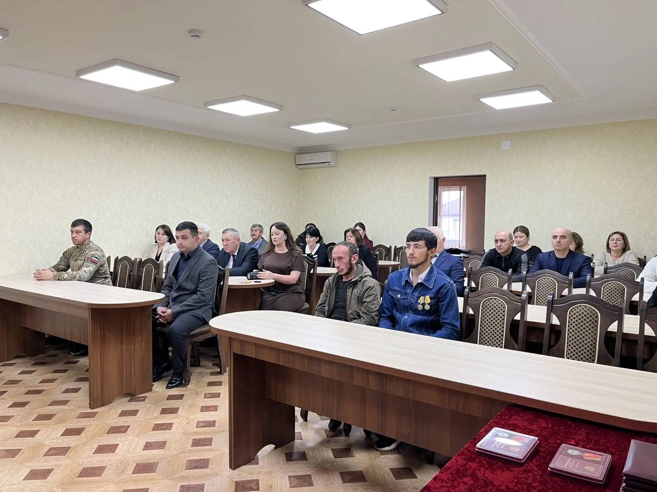 В актовом зале районной администрации состоялась торжественная церемония вручения государственных наград военнослужащим - участникам специальной военной операции В актовом зале районной администрации состоялась торжественная церемония вручения государственных наград военнослужащим - участникам специальной военной операции