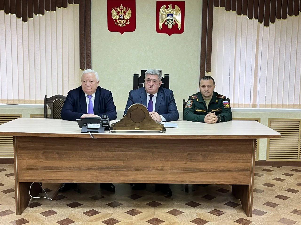 В актовом зале районной администрации состоялась торжественная церемония вручения государственных наград военнослужащим - участникам специальной военной операции