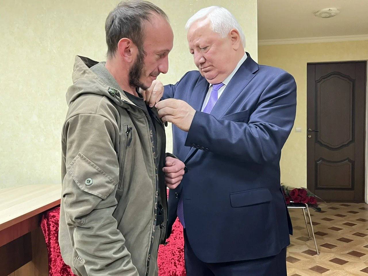 В актовом зале районной администрации состоялась торжественная церемония вручения государственных наград военнослужащим - участникам специальной военной операции В актовом зале районной администрации состоялась торжественная церемония вручения государственных наград военнослужащим - участникам специальной военной операции