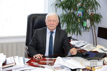 Долг каждого из нас – уважать основной закон и следовать заложенным в нём нормам и ценностям