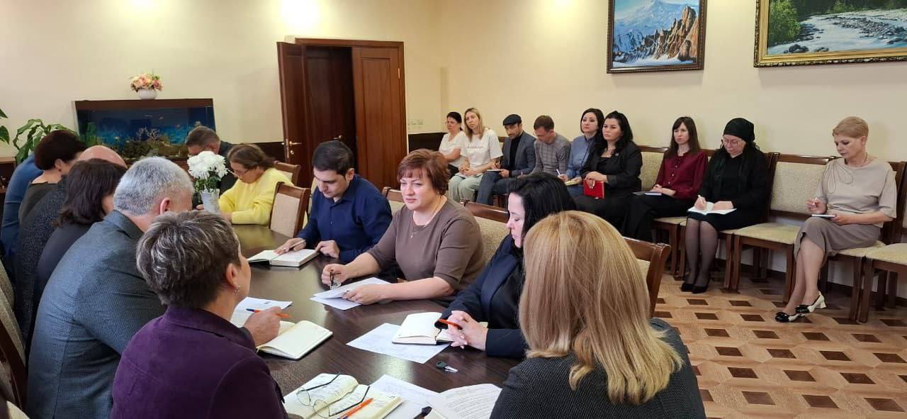 Председатель Майской ТИК Наталья Канаева и глава местной администрации Татьяна Саенко провели совещание с главами поселений и начальниками отделов по вопросам предстоящих выборов в 2026 году Председатель Майской ТИК Наталья Канаева и глава местной администрации Татьяна Саенко провели совещание с главами поселений и начальниками отделов по вопросам предстоящих выборов в 2026 году