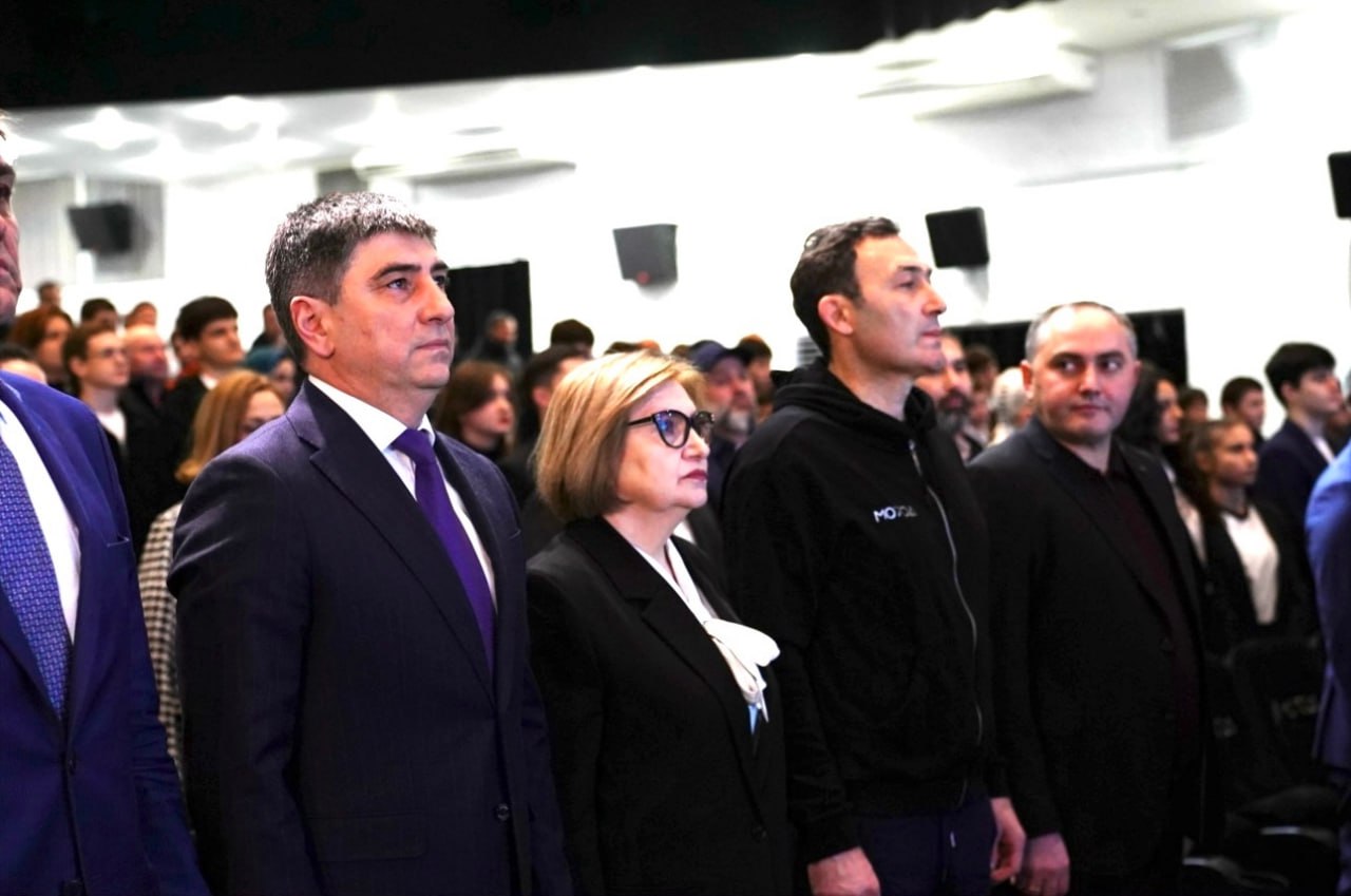 В Доме молодежи города Нальчика чествовали профессиональных спортсменов мирового уровня, а также представителей любительского спорта, активных участников инициатив, реализованных при поддержке Министерства по делам молодежи В Доме молодежи города Нальчика чествовали профессиональных спортсменов мирового уровня, а также представителей любительского спорта, активных участников инициатив, реализованных при поддержке Министерства по делам молодежи