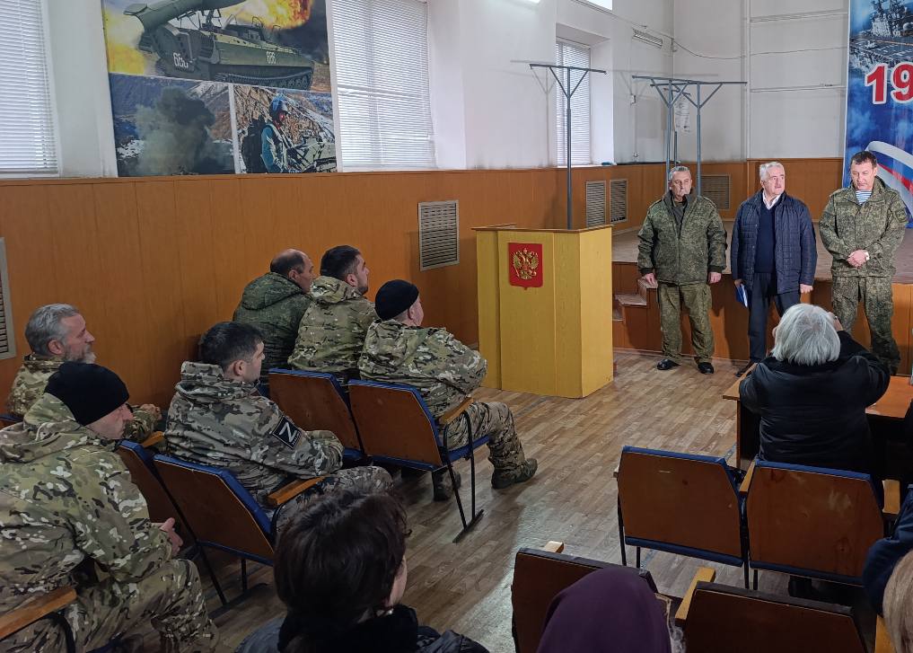 Добровольцы. Сегодня в республиканском военкомате состоялась отправка первой группы добровольцев, вступивших в новое добровольческое подразделение «Эльбрус»