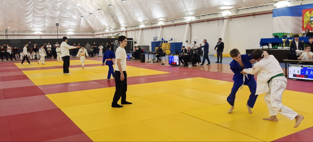 В СК "Нальчик" проходит ежегодный командный турнир по дзюдо памяти мастера спорта СССР по дзюдо и самбо Руслана Газаева В СК "Нальчик" проходит ежегодный командный турнир по дзюдо памяти мастера спорта СССР по дзюдо и самбо Руслана Газаева