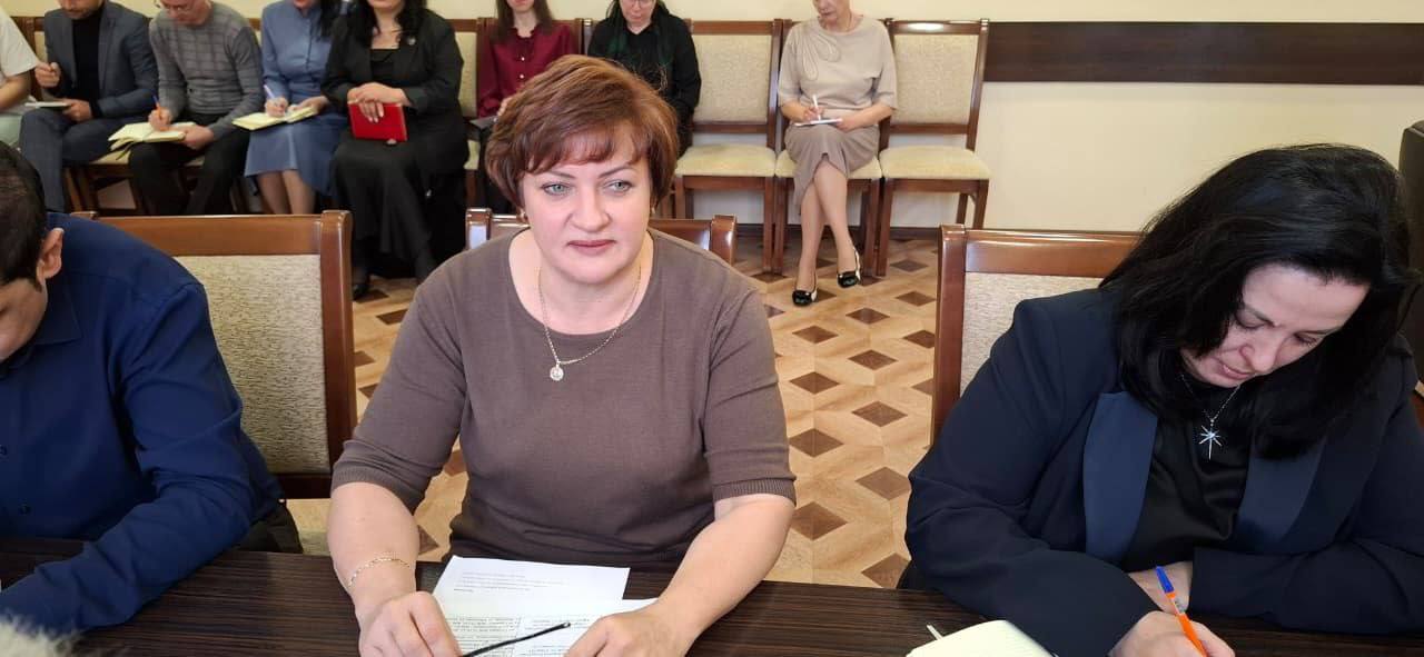 Председатель Майской ТИК Наталья Канаева и глава местной администрации Татьяна Саенко провели совещание с главами поселений и начальниками отделов по вопросам предстоящих выборов в 2026 году