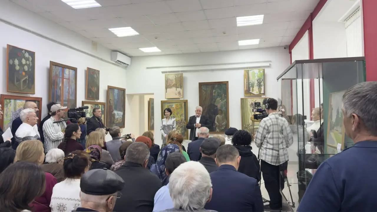 В Нальчике сегодня открылась выставка Виктора Абаева В Нальчике сегодня открылась выставка Виктора Абаева