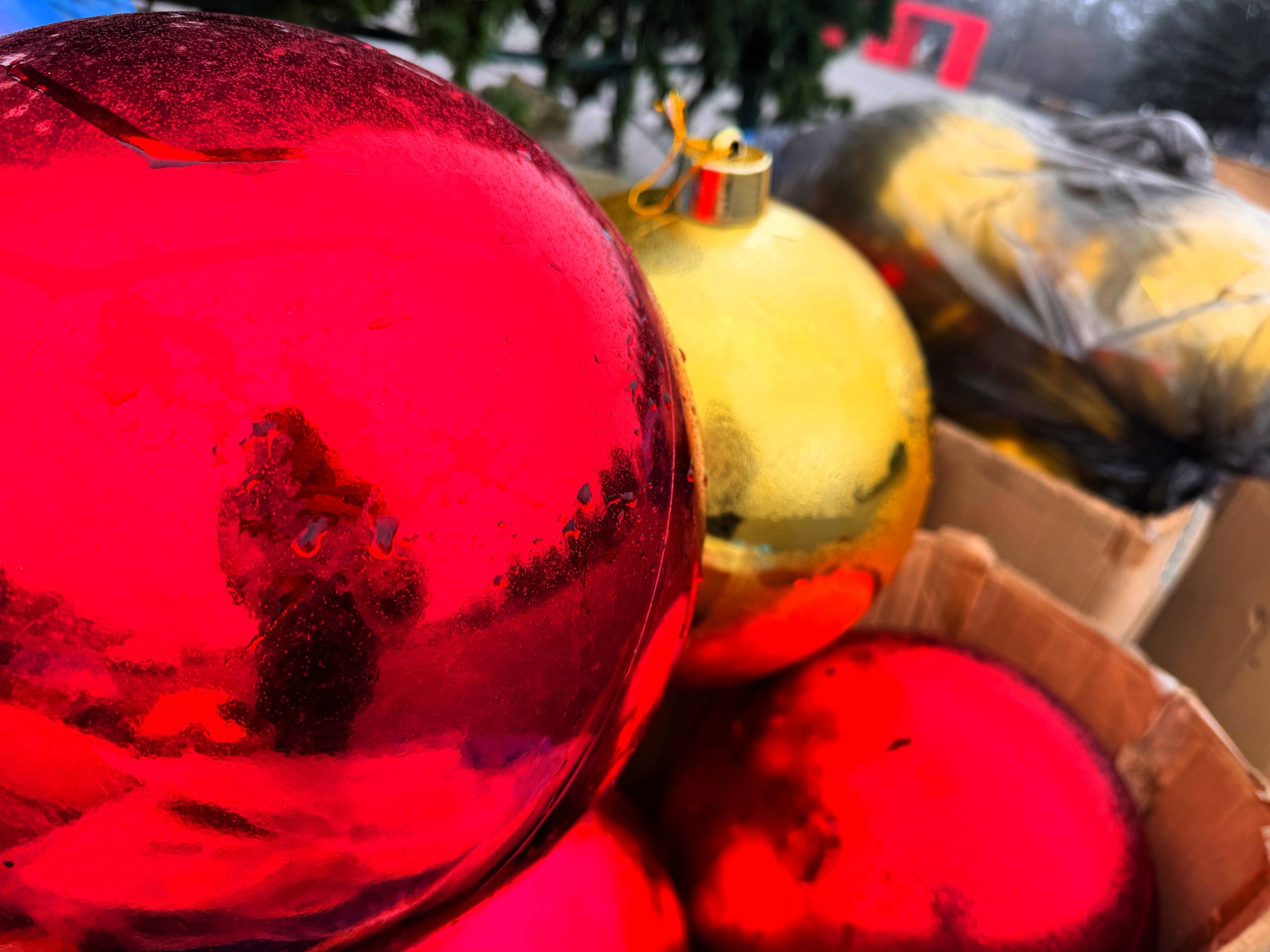 1234 Праздник к нам приходит… В Нальчике перед зданием Дома правительства украшают одну из главных символов Нового года — ёлку 1234 Праздник к нам приходит… В Нальчике перед зданием Дома правительства украшают одну из главных символов Нового года — ёлку