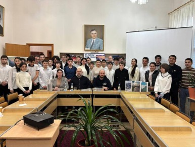 «Знатоки гор». В Читальном зале Государственной национальной библиотеки КБР им. Т.К.Мальбахова состоялось познавательное мероприятие с таким названием, посвященное Международному дню гор