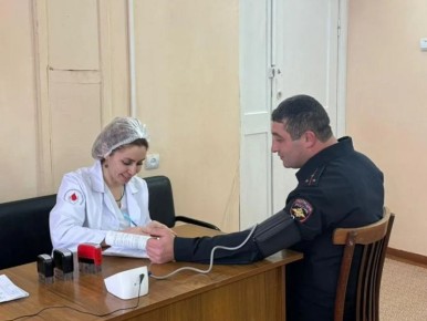 Полицейские Эльбрусского района приняли участие в донорской акции «Сдай кровь – спаси жизнь!