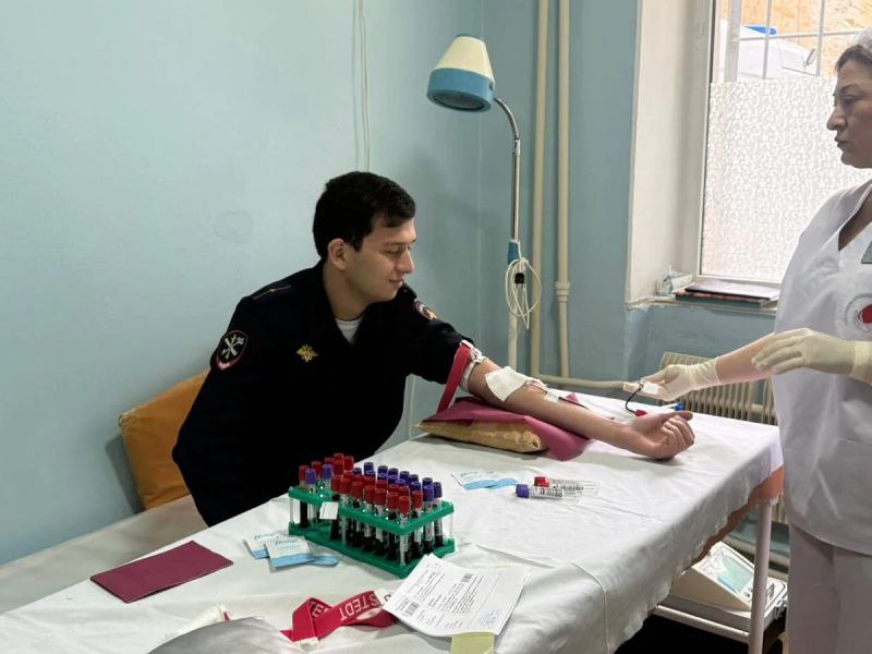 Полицейские Эльбрусского района приняли участие в донорской акции «Сдай кровь – спаси жизнь! Полицейские Эльбрусского района приняли участие в донорской акции «Сдай кровь – спаси жизнь!