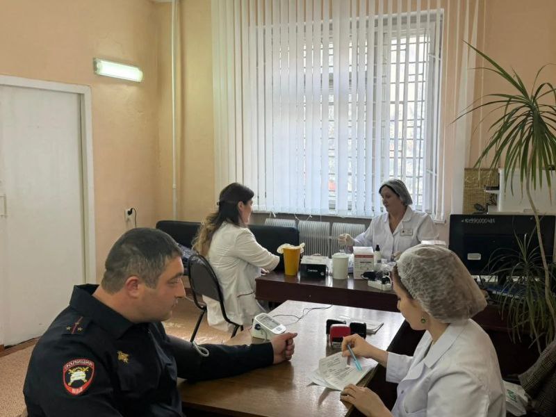 Полицейские Эльбрусского района приняли участие в донорской акции «Сдай кровь – спаси жизнь! Полицейские Эльбрусского района приняли участие в донорской акции «Сдай кровь – спаси жизнь!