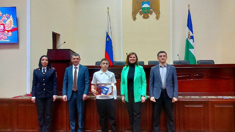 Юным гражданам Кабардино-Балкарии в торжественной обстановке вручили паспорта Юным гражданам Кабардино-Балкарии в торжественной обстановке вручили паспорта