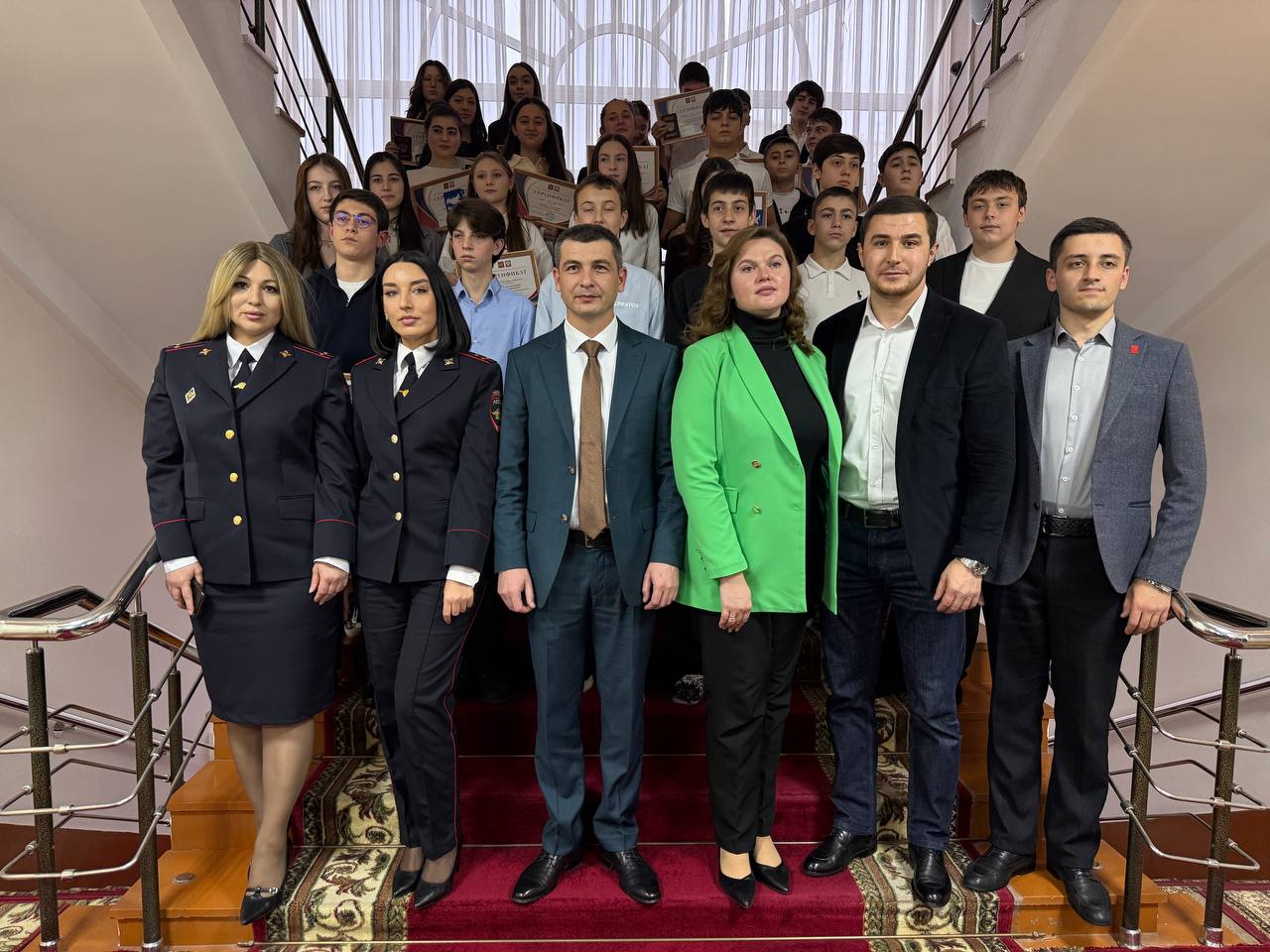 12 декабря, в День Конституции Российской Федерации, в Местной администрации г.о.Нальчик состоялась торжественная церемония вручения паспортов юным гражданам