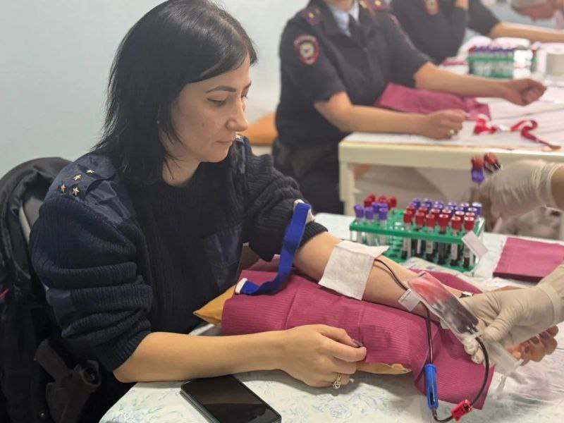 Полицейские Эльбрусского района приняли участие в донорской акции «Сдай кровь – спаси жизнь! Полицейские Эльбрусского района приняли участие в донорской акции «Сдай кровь – спаси жизнь!
