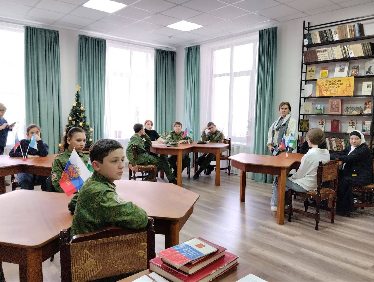 В День Конституции Российской Федерации в городском филиале №3 в рамках клуба молодого избирателя «Твой голос» прошёл правовой час «Все вправе знать о праве» В День Конституции Российской Федерации в городском филиале №3 в рамках клуба молодого избирателя «Твой голос» прошёл правовой час «Все вправе знать о праве»