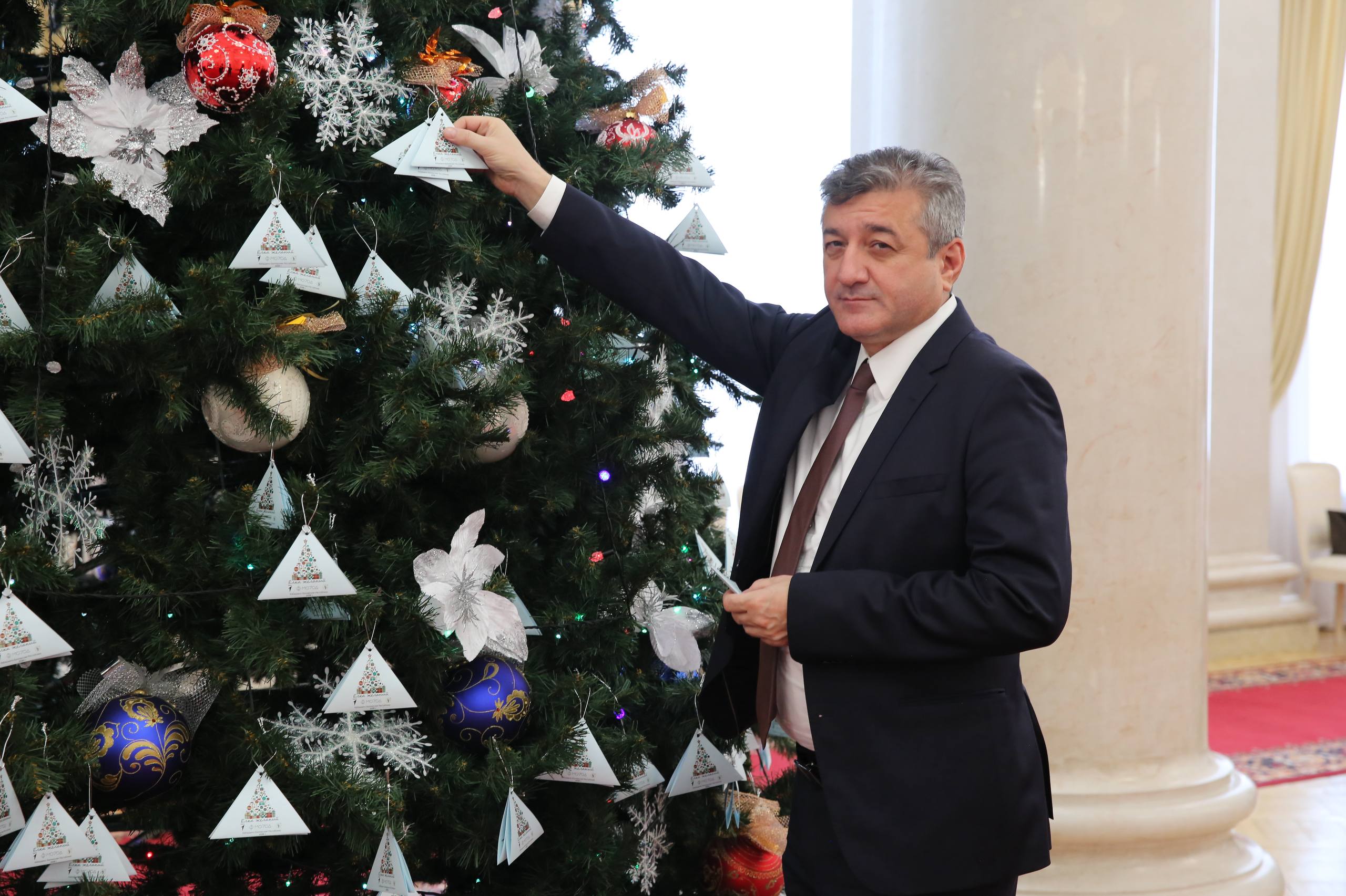 Таймураз Ахохов: В преддверии Нового года принял участие во Всероссийской благотворительной акции «Ёлка желаний» Таймураз Ахохов: В преддверии Нового года принял участие во Всероссийской благотворительной акции «Ёлка желаний»