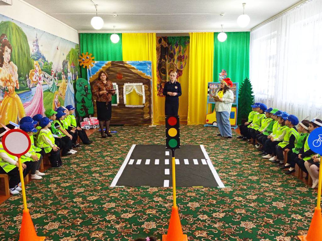 В детских садах Кабардино-Балкарии состоялись театрализованные представления «Правила движения – достойны уважения!»
