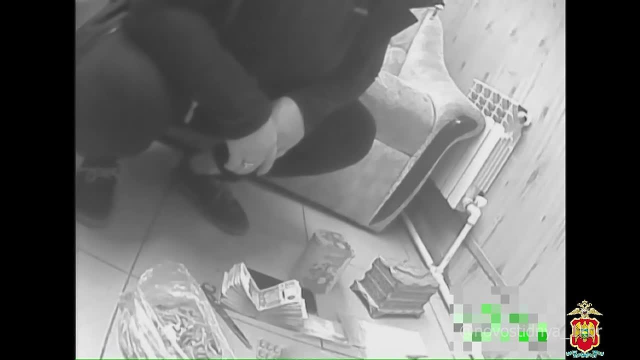 Сотрудники отдела по контролю за оборотом наркотиков УМВД России «Нальчик» уличили 41- летнюю местную жительницу в незаконном обороте сильнодействующих веществ и даче взятки должностному лицу