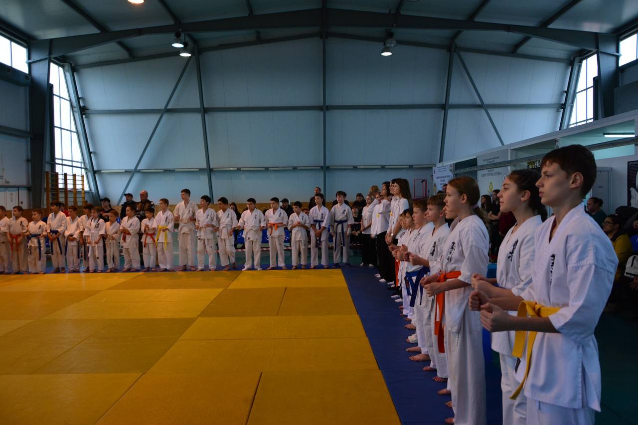 Председатель Прохладненской ТИК Али Лутов совместно с главой с.п. Прималкинское Анной Моисеевой принял участие и выступил на торжественном открытии межрегионального турнира по киокусинкай - каратэ "СПОРТ - против... Председатель Прохладненской ТИК Али Лутов совместно с главой с.п. Прималкинское Анной Моисеевой принял участие и выступил на торжественном открытии межрегионального турнира по киокусинкай - каратэ "СПОРТ - против...