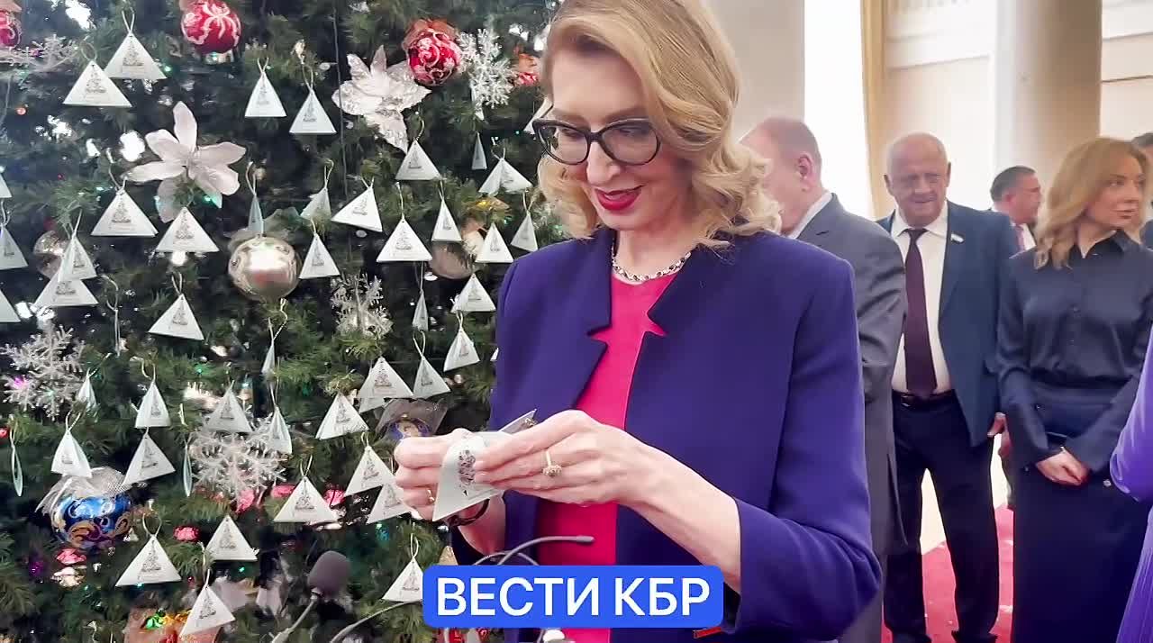 12345Татьяна Егорова сняла с «Ёлки желаний» сразу три открытки! О чем попросили юные жители республики председателя парламента Кабардино-Балкарии в этом