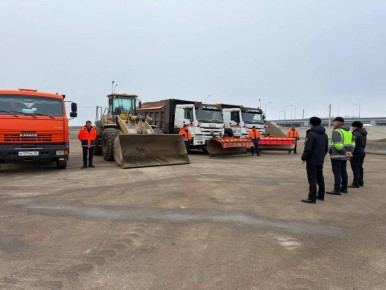 Сотрудники Госавтоинспекции Кабардино-Балкарии проверили готовность дорожной техники к зимнему содержанию дорог