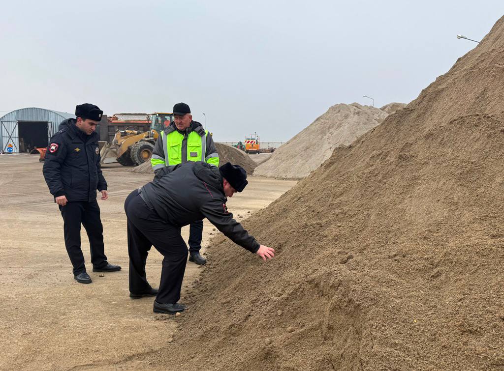 Сотрудники Госавтоинспекции Кабардино-Балкарии проверили готовность дорожной техники к зимнему содержанию дорог Сотрудники Госавтоинспекции Кабардино-Балкарии проверили готовность дорожной техники к зимнему содержанию дорог