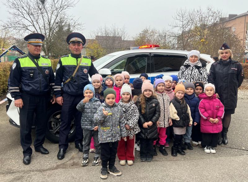 Воспитанники детских садов Кабардино-Балкарии прошли комплексные занятия «Безопасный путь» Воспитанники детских садов Кабардино-Балкарии прошли комплексные занятия «Безопасный путь»