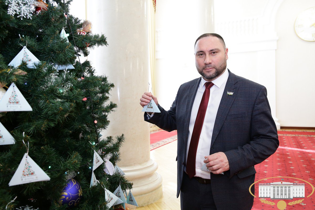 Депутаты законодательного органа республики во главе с Председателем Парламента Кабардино-Балкарии Татьяной Егоровой присоединились к Всероссийской благотворительной акции "Ёлка желаний" Депутаты законодательного органа республики во главе с Председателем Парламента Кабардино-Балкарии Татьяной Егоровой присоединились к Всероссийской благотворительной акции "Ёлка желаний"