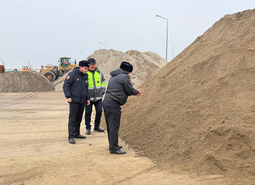 Сотрудники Госавтоинспекции Кабардино-Балкарии проверили готовность дорожной техники к зимнему содержанию дорог Сотрудники Госавтоинспекции Кабардино-Балкарии проверили готовность дорожной техники к зимнему содержанию дорог