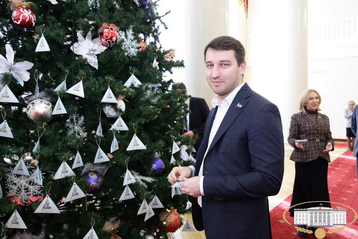 Депутаты законодательного органа республики во главе с Председателем Парламента Кабардино-Балкарии Татьяной Егоровой присоединились к Всероссийской благотворительной акции "Ёлка желаний" Депутаты законодательного органа республики во главе с Председателем Парламента Кабардино-Балкарии Татьяной Егоровой присоединились к Всероссийской благотворительной акции "Ёлка желаний"